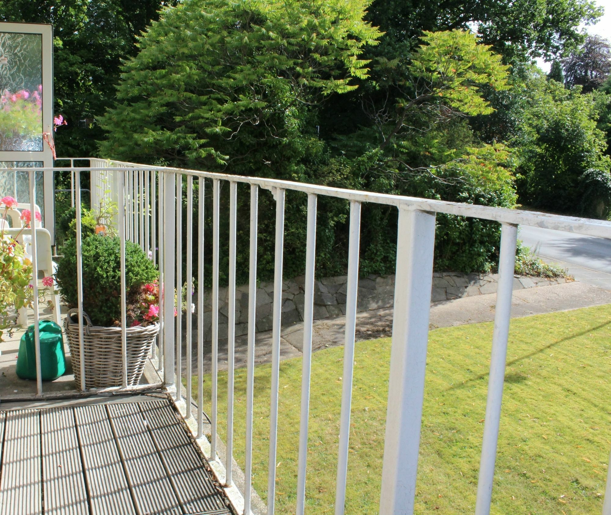 Doncaster - Boswell - Large Balcony Apartment - 2 Double Beds - 2 Bedrooms - Close To Town & Racecourse - Off Street Parking 2 Cars - Fast Wifi Exterior photo
